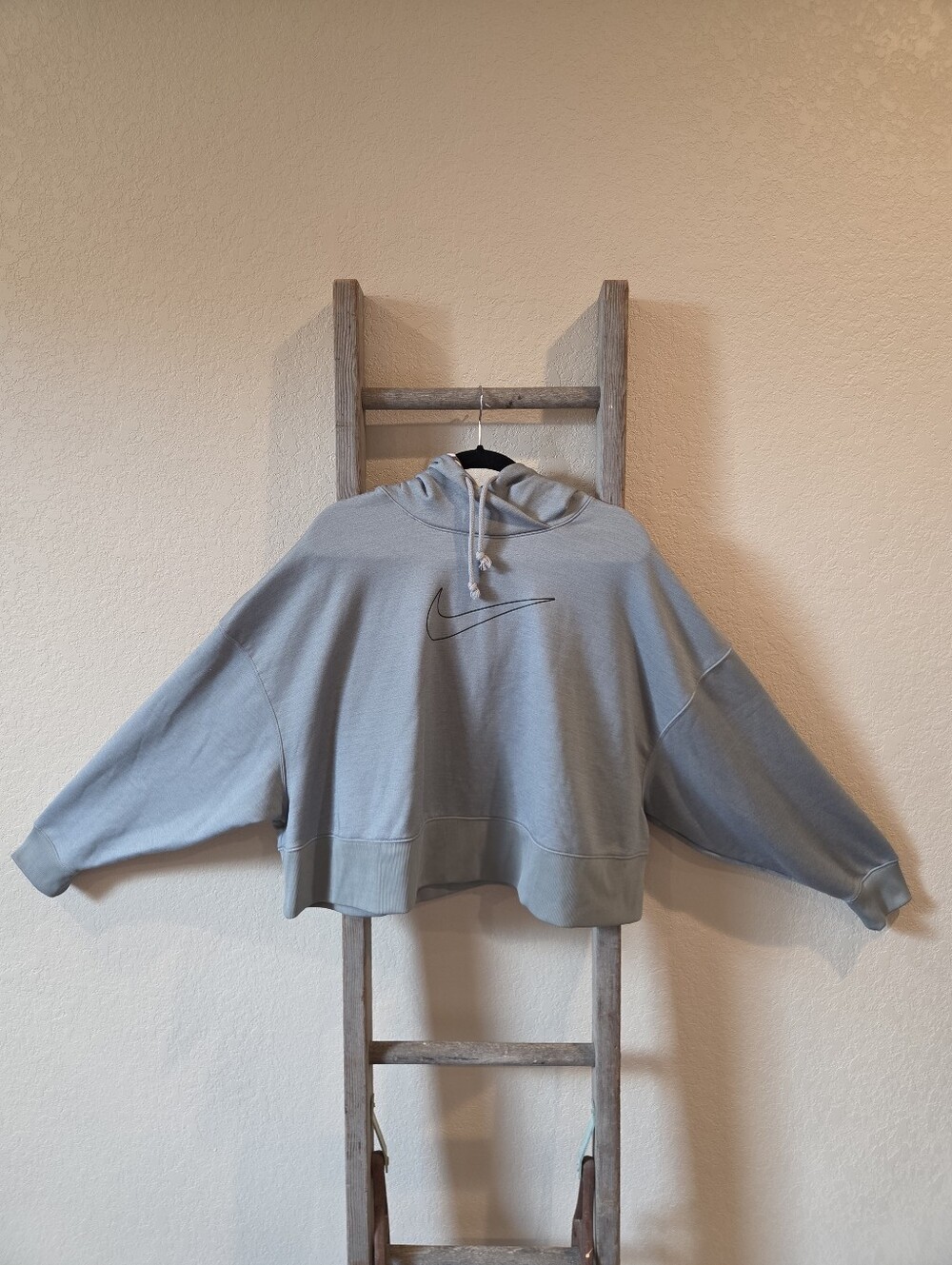 Nike Women's Light Gray Cropped Hoodie Sweatshirt - Size XXL